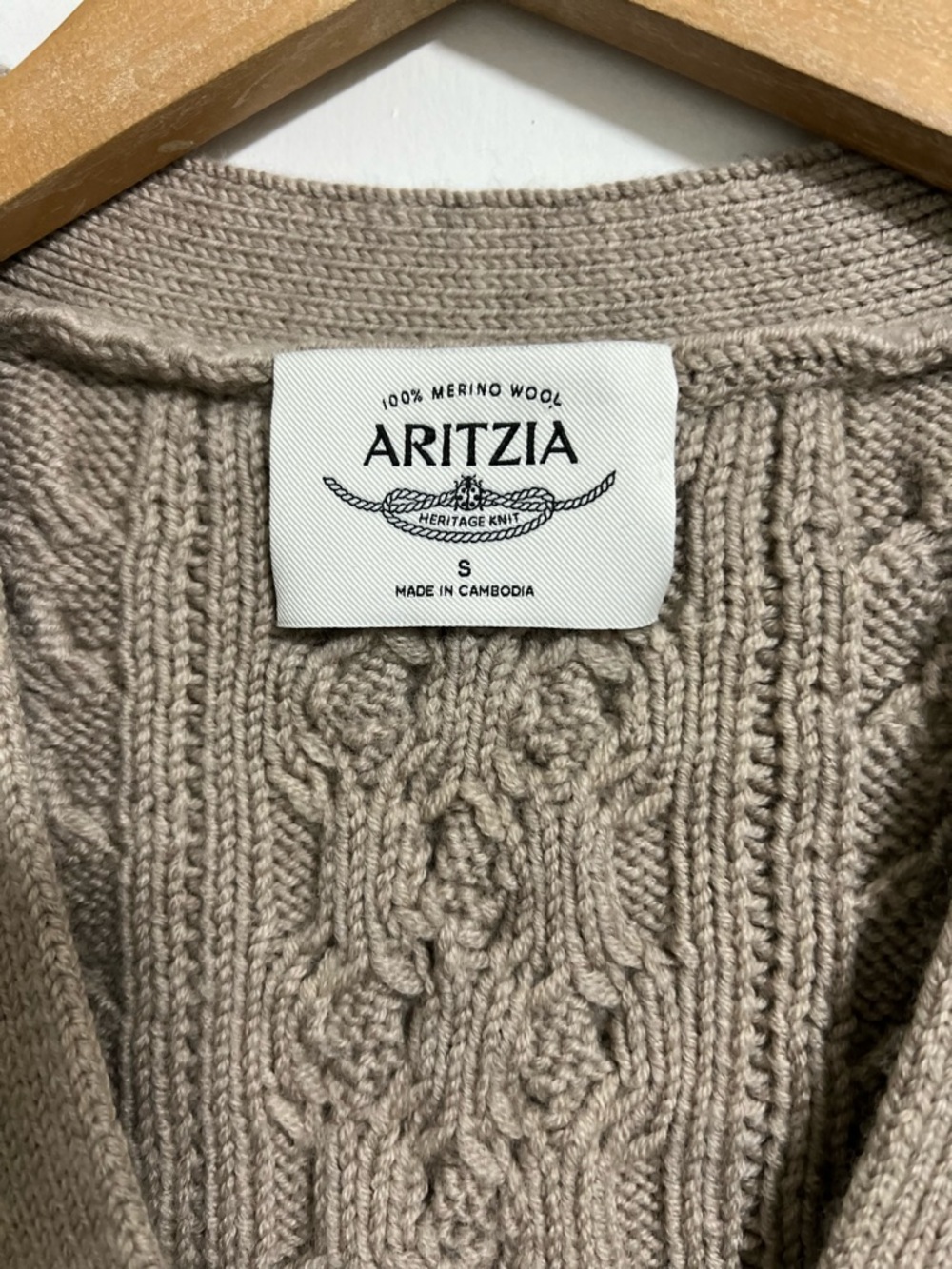 Aritzia Heritage Knit Merino Wool Cable-knit V-Neck Oversized Cardigan Sz S - Picture 3 of 15